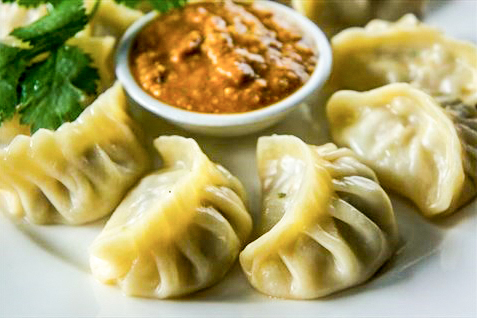 尼泊爾雞肉餃子(momo)配特製醬汁
