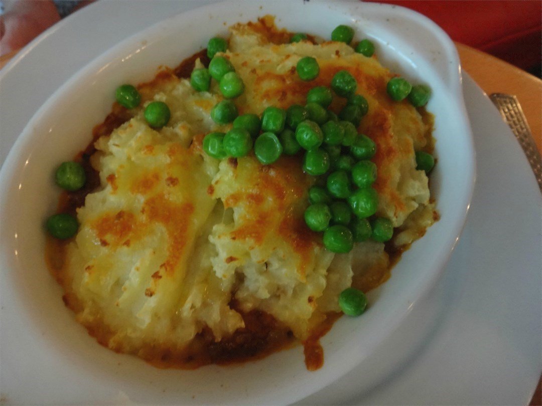 南丫島西式食店, 小店, Jing Jing Bar, 英式, 英國菜, 英式早餐, 酒吧, 芝士餅, 芝士蛋糕, 豆腐芝士餅, Shelly Cake Express, 西式, 西餐, 離島, 南丫島, 榕樹灣, 榕樹灣大街, 榕樹灣民宿, 小食, 掃街, Tropicana Juices and Snacks, Holimood, 南丫島食玩