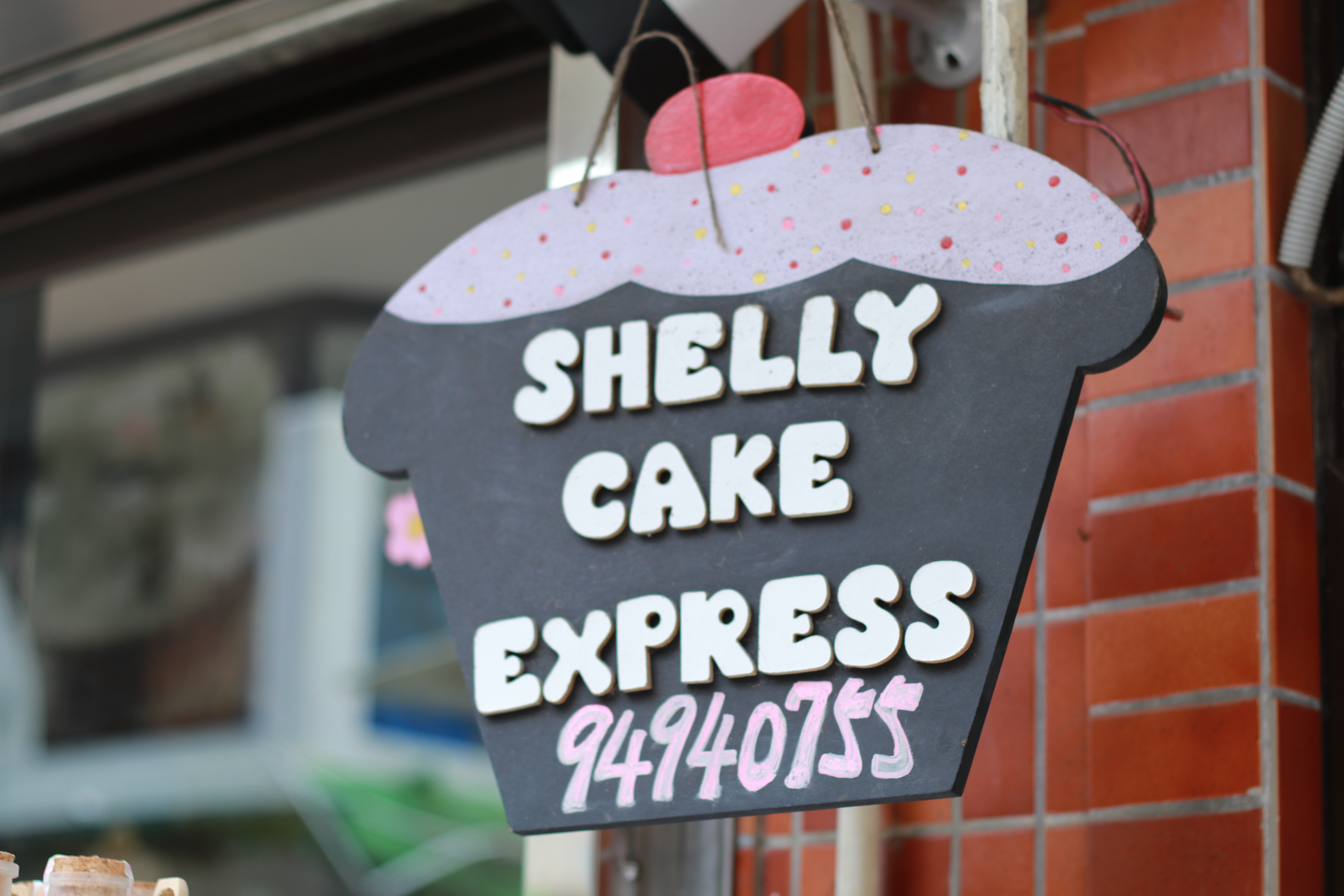 南丫島西式食店, 小店, Jing Jing Bar, 英式, 英國菜, 英式早餐, 酒吧, 芝士餅, 芝士蛋糕, 豆腐芝士餅, Shelly Cake Express, 西式, 西餐, 離島, 南丫島, 榕樹灣, 榕樹灣大街, 榕樹灣民宿, 小食, 掃街, Tropicana Juices and Snacks, Holimood, 南丫島食玩