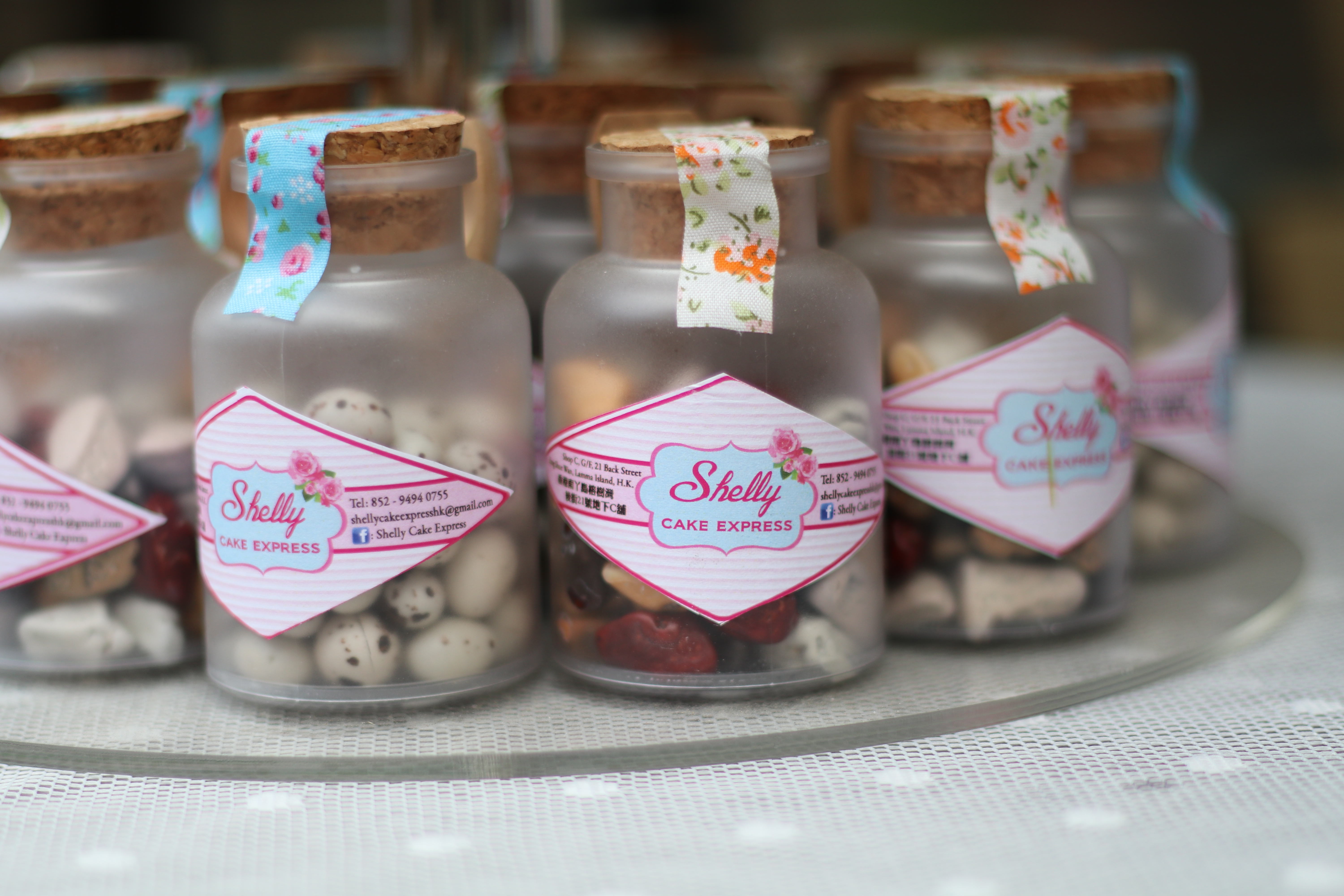 南丫島西式食店, 小店, Jing Jing Bar, 英式, 英國菜, 英式早餐, 酒吧, 芝士餅, 芝士蛋糕, 豆腐芝士餅, Shelly Cake Express, 西式, 西餐, 離島, 南丫島, 榕樹灣, 榕樹灣大街, 榕樹灣民宿, 小食, 掃街, Tropicana Juices and Snacks, Holimood, 南丫島食玩