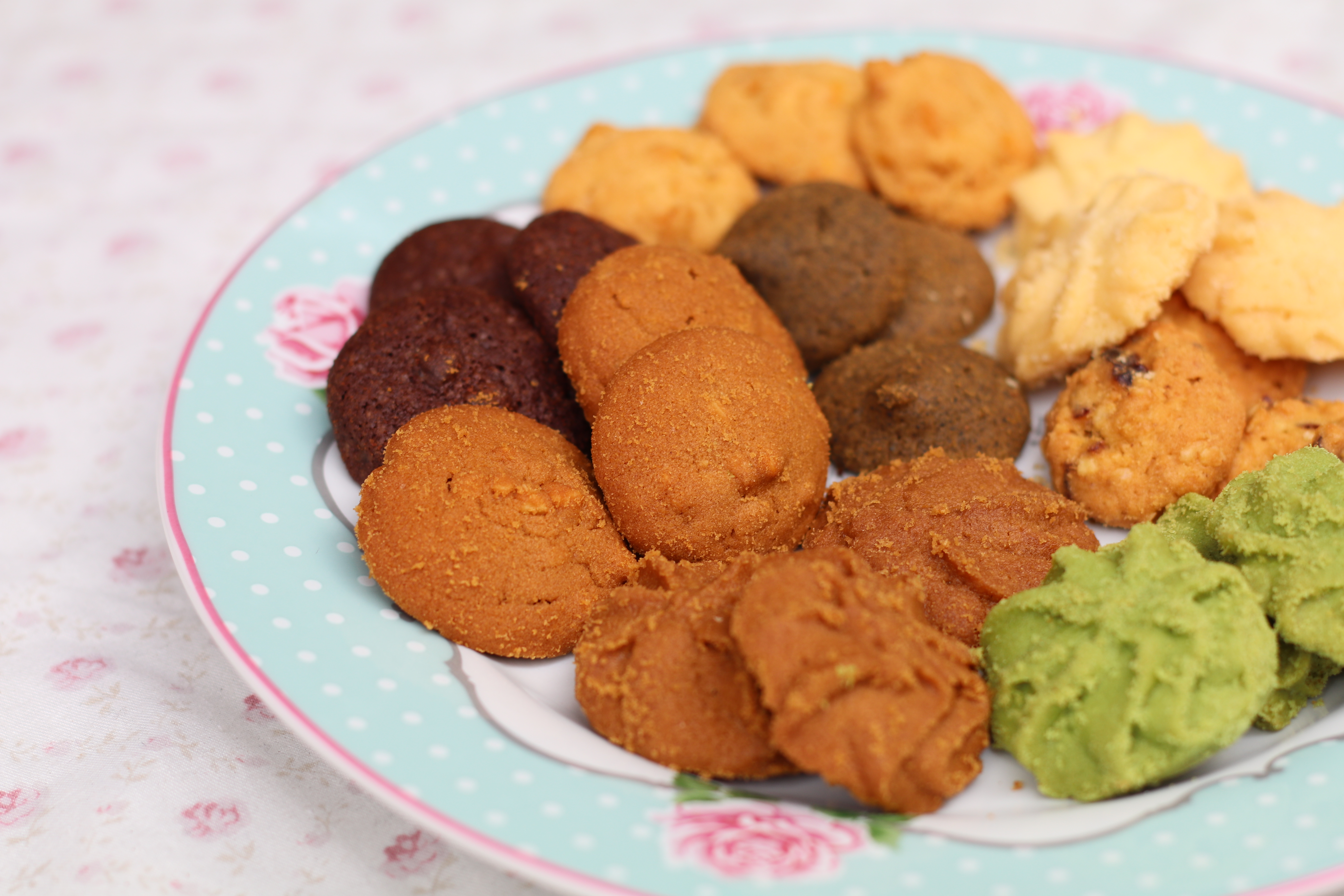 南丫島西式食店, 小店, Jing Jing Bar, 英式, 英國菜, 英式早餐, 酒吧, 芝士餅, 芝士蛋糕, 豆腐芝士餅, Shelly Cake Express, 西式, 西餐, 離島, 南丫島, 榕樹灣, 榕樹灣大街, 榕樹灣民宿, 小食, 掃街, Tropicana Juices and Snacks, Holimood, 南丫島食玩