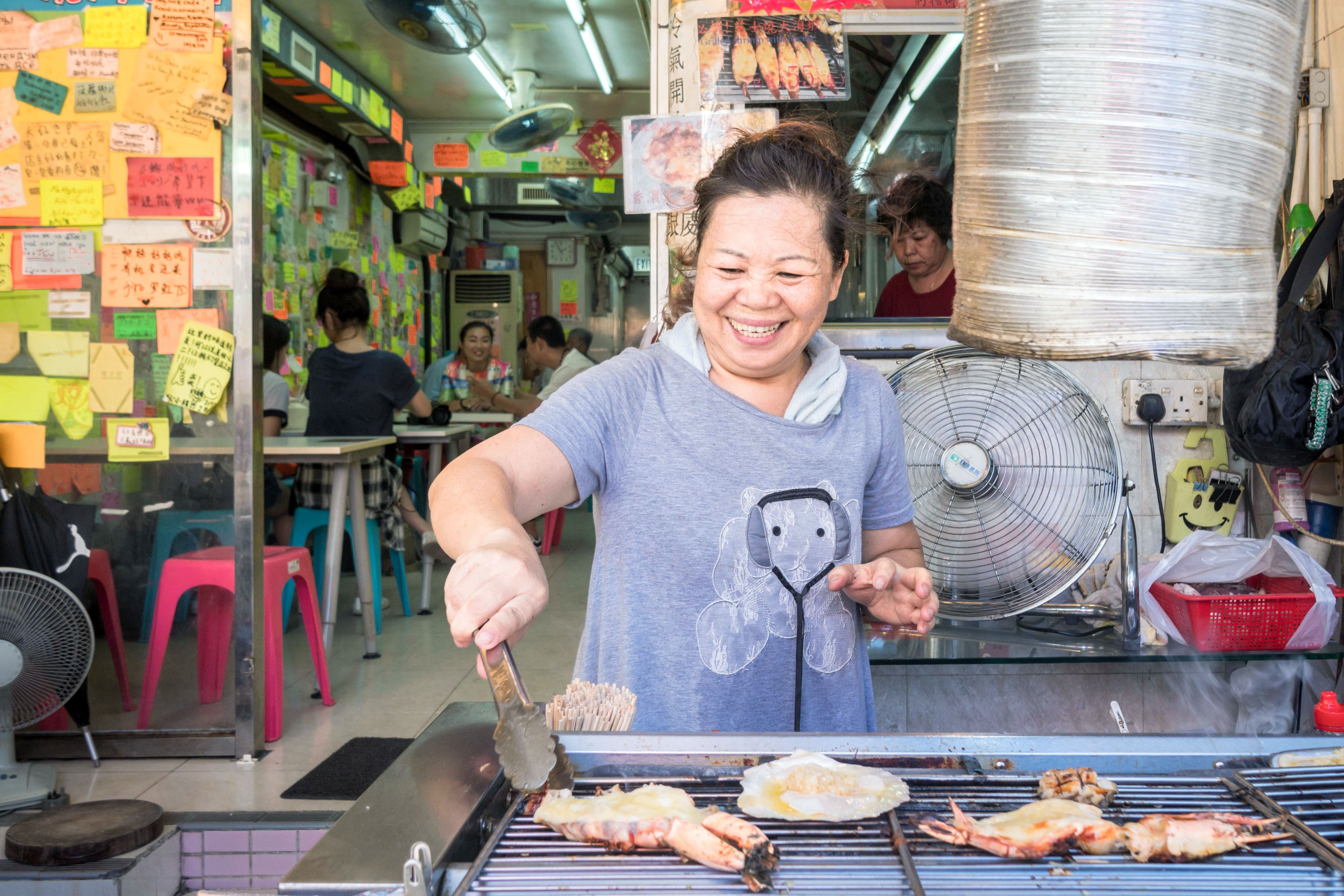 大澳, 美食, 小食, 小店, 大澳小食, 貓澳, 燒烤, 紫貝天葵茶, 雞蛋仔, 炭燒雞蛋仔, 雞蛋仔伯伯, 吉慶街, 大嶼山, 東涌, 肥妹燒烤小食, 海鮮, 地道, Holimood, 旅遊, 海景