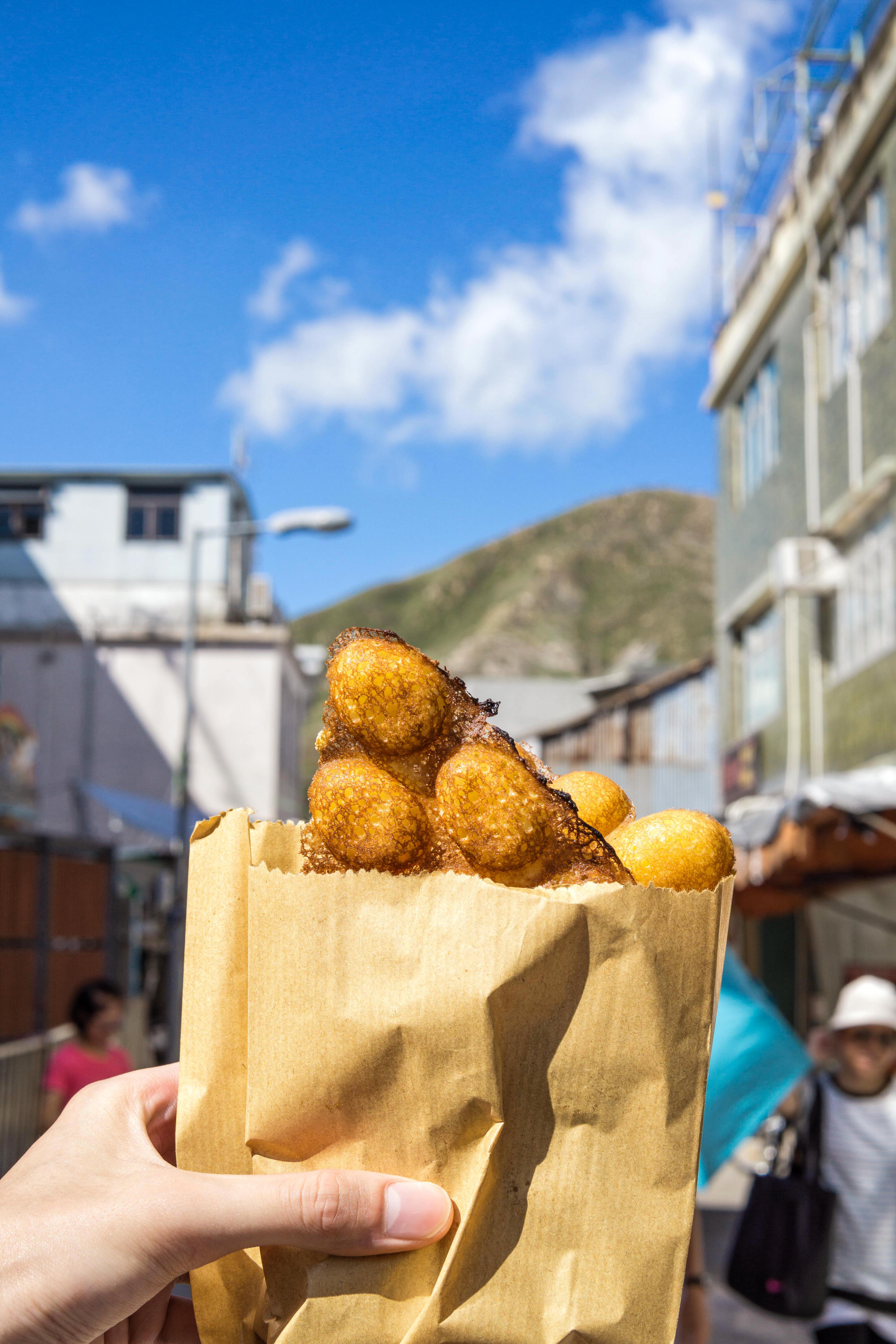 大澳, 美食, 小食, 小店, 大澳小食, 貓澳, 燒烤, 紫貝天葵茶, 雞蛋仔, 炭燒雞蛋仔, 雞蛋仔伯伯, 吉慶街, 大嶼山, 東涌, 肥妹燒烤小食, 海鮮, 地道, Holimood, 旅遊, 海景