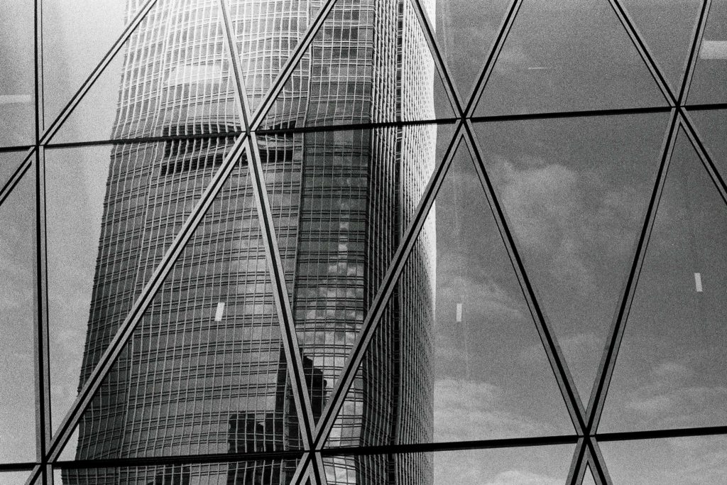 攝影, 攝影熱點, 香港島, 中環, 中環攝影熱點, 添馬公園, 終審法院, 電車站, 遮打花園, 環形樓梯, 長曝攝影, 威靈頓街, 士丹利街, 陸羽茶室, 鏞記酒家, 國際金融中心, 街頭拍攝, Holimood, Photography, Hong Kong photography, Central, Mingle Place, By the Park, With the Stars, 香港島酒店