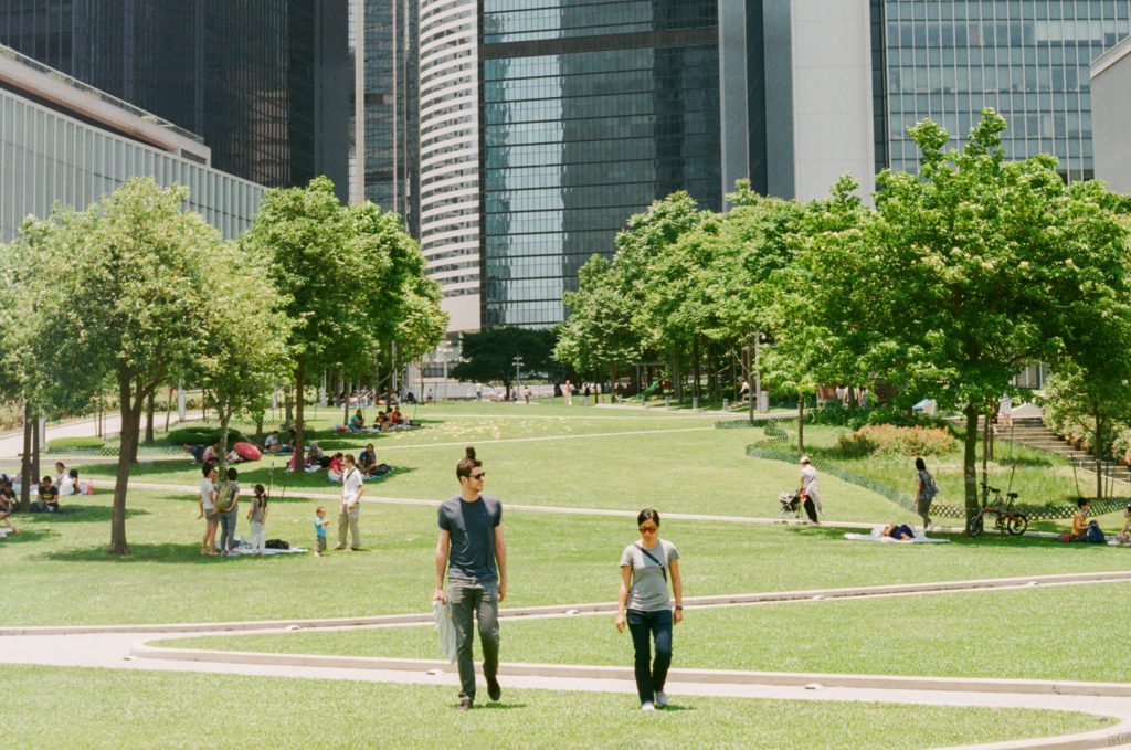 攝影, 攝影熱點, 香港島, 中環, 中環攝影熱點, 添馬公園, 終審法院, 電車站, 遮打花園, 環形樓梯, 長曝攝影, 威靈頓街, 士丹利街, 陸羽茶室, 鏞記酒家, 國際金融中心, 街頭拍攝, Holimood, Photography, Hong Kong photography, Central, Mingle Place, By the Park, With the Stars, 香港島酒店