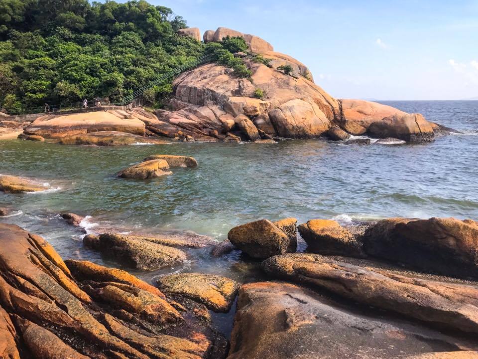 長洲, Holimood, 長洲深度遊, 東灣, 離島, B&B, 行山, 張保仔洞, 海景, 東灣, 小店, 長洲餐廳, 北帝廟, 玉虛宮, 天后廟, 五行石, 行山徑, 天后亭, 西灣, 水上活動, 島中研坊