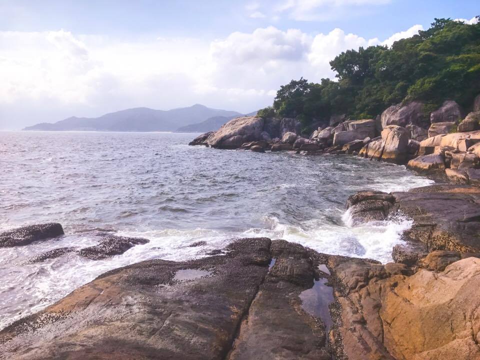 長洲, Holimood, 長洲深度遊, 東灣, 離島, B&B, 行山, 張保仔洞, 海景, 東灣, 小店, 長洲餐廳, 北帝廟, 玉虛宮, 天后廟, 五行石, 行山徑, 天后亭, 西灣, 水上活動, 島中研坊