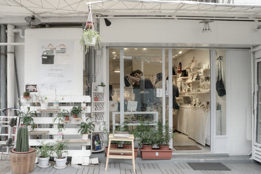 長洲, Holimood, 長洲深度遊, 東灣, 離島, B&B, 行山, 張保仔洞, 海景, 東灣, 小店, 長洲餐廳, 北帝廟, 玉虛宮, 天后廟, 五行石, 行山徑, 天后亭, 西灣, 水上活動, 島中研坊