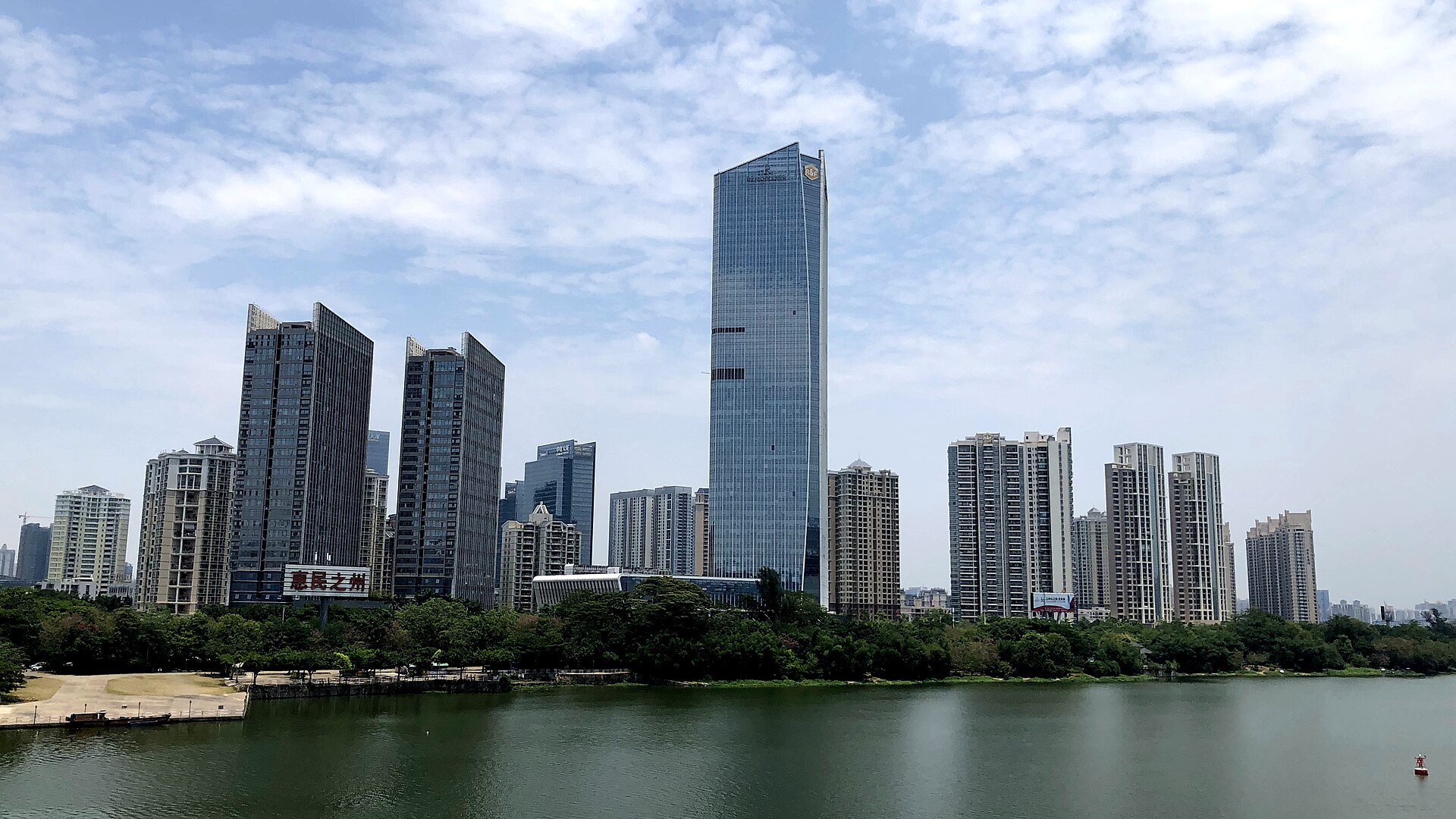 惠州江北東江沿岸的高層住宅及商辦建築天際線