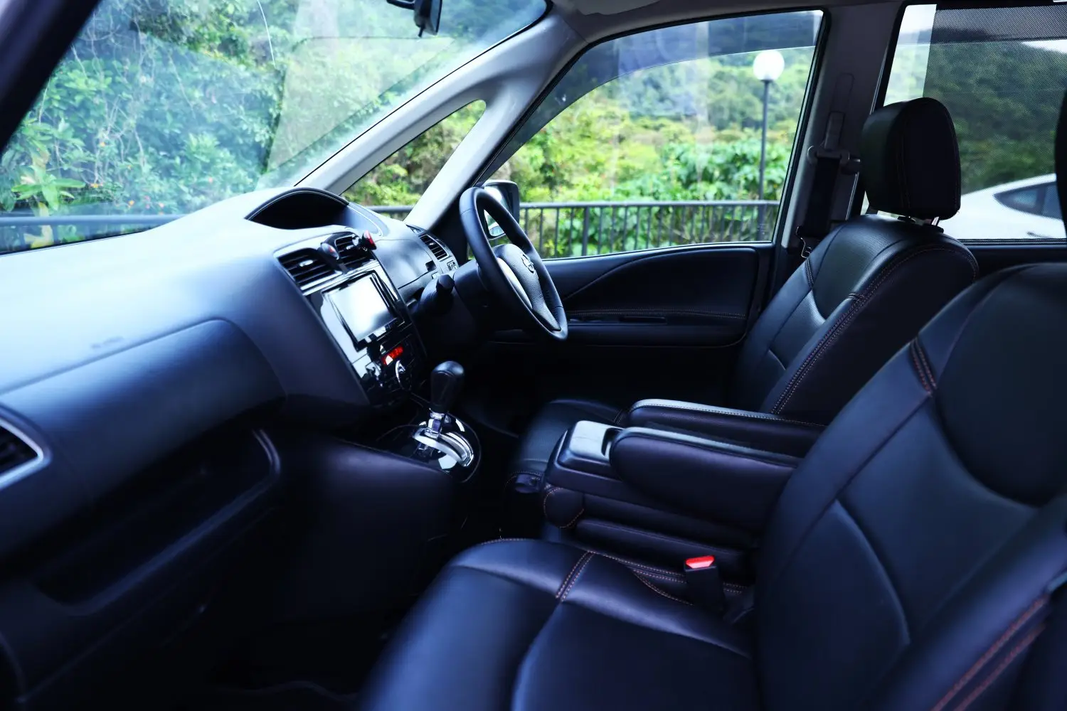 DNA Rental Car 香港租車自駕 【家庭出遊首選】Nissan Serena - 舒適多用途8人車 (月租) 3
