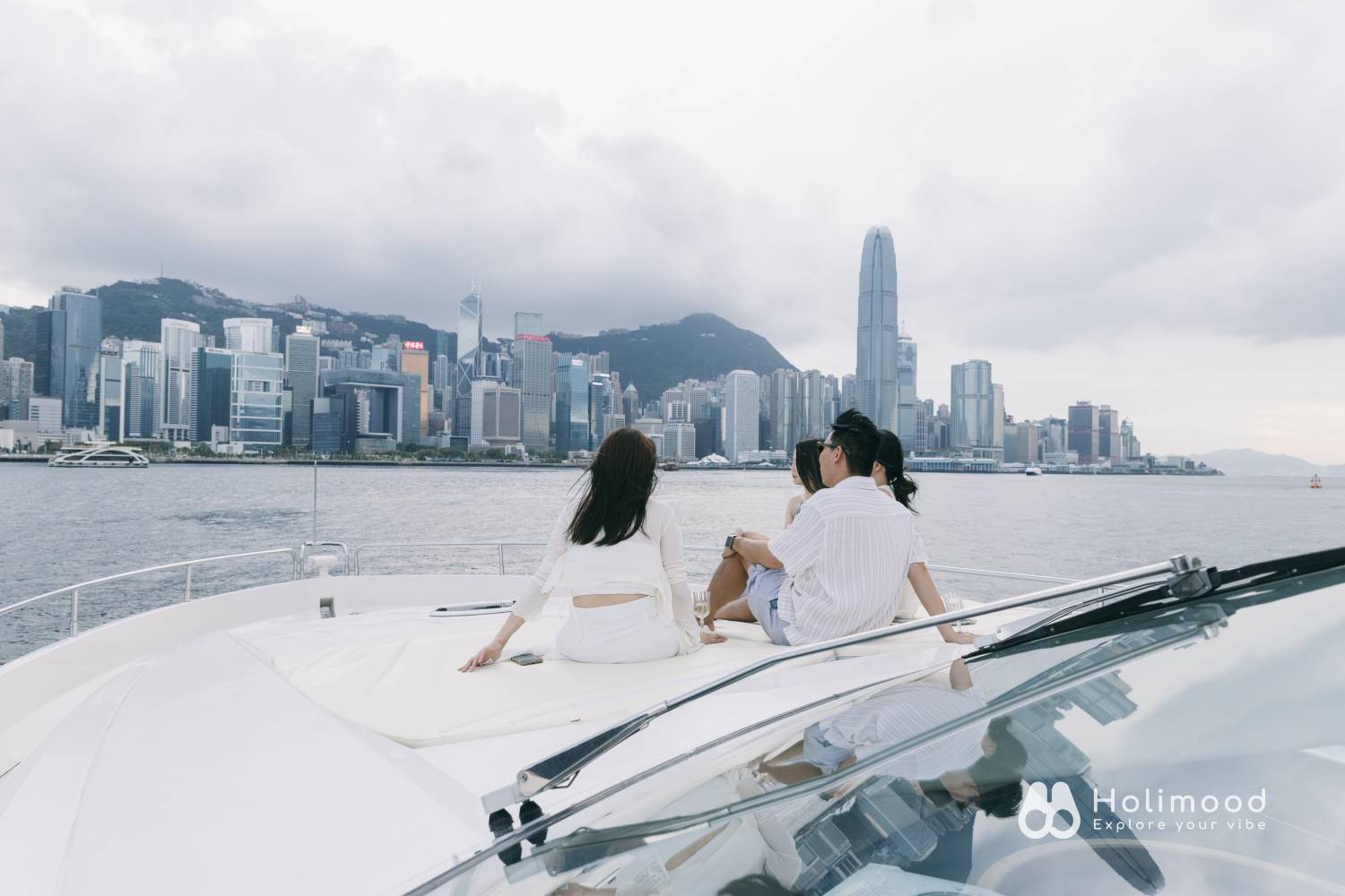 Holimood HK 【Starry Harbour Cruise】The Pinnacle of Luxury Yachting 3