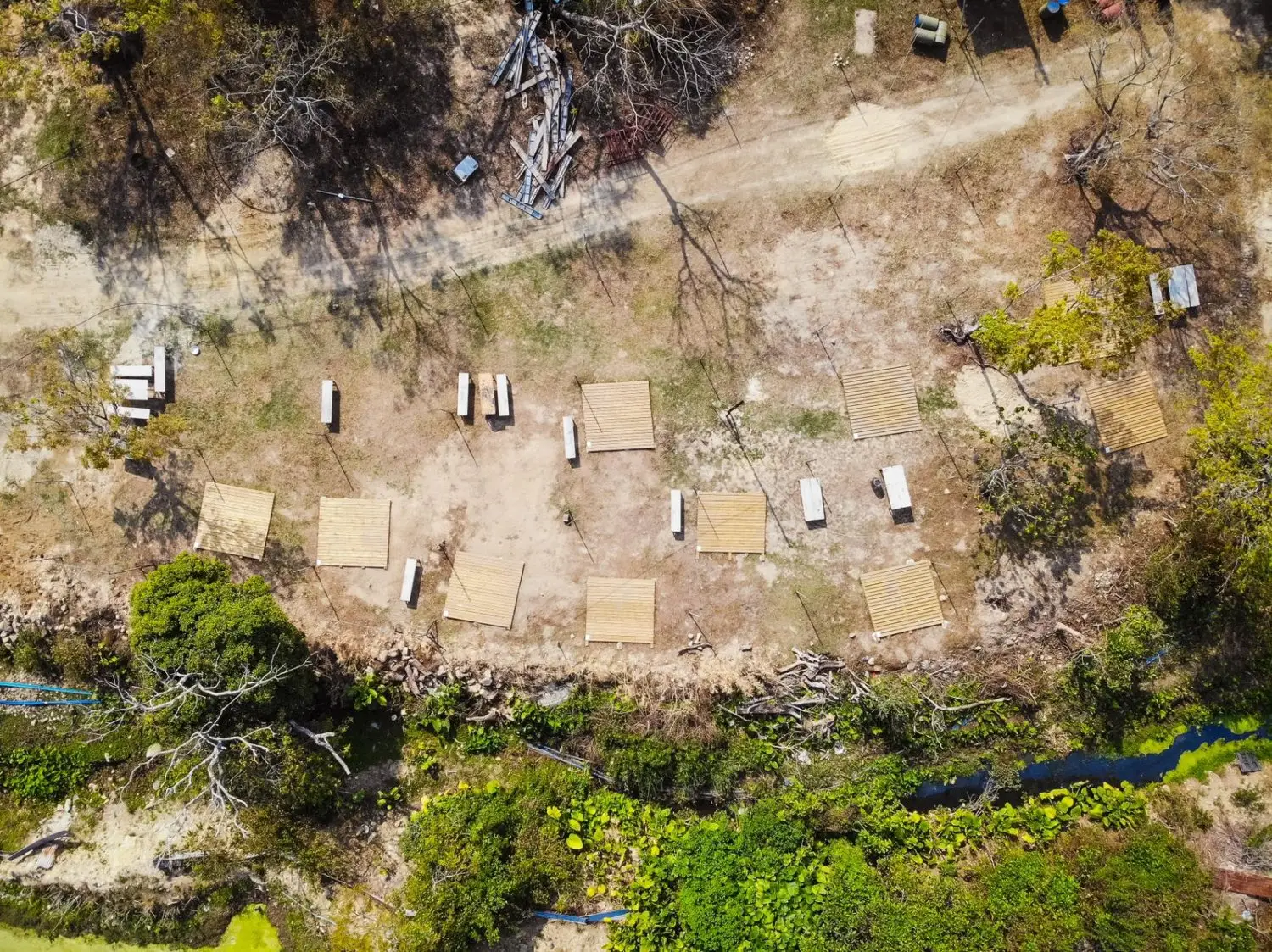 WE CAMP 元朗露營 - 15萬呎營地|豪華露營、汽車露營、塘景露營體驗 【汽車露營區A-Zone】【自扎營】租用營帳/汽車露營(1-3人) 15