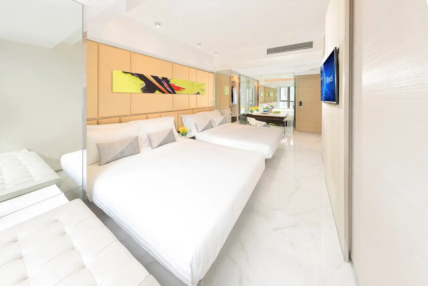 iclub AMTD Sheung Wan Hotel 【Nordic Celebration in Norwegian Style staycation package】iPlus Premier/ iResidence Elite + Jolly Goodies Bag + Late check out|Iclub AMTD Sheung Wan Hotel 3