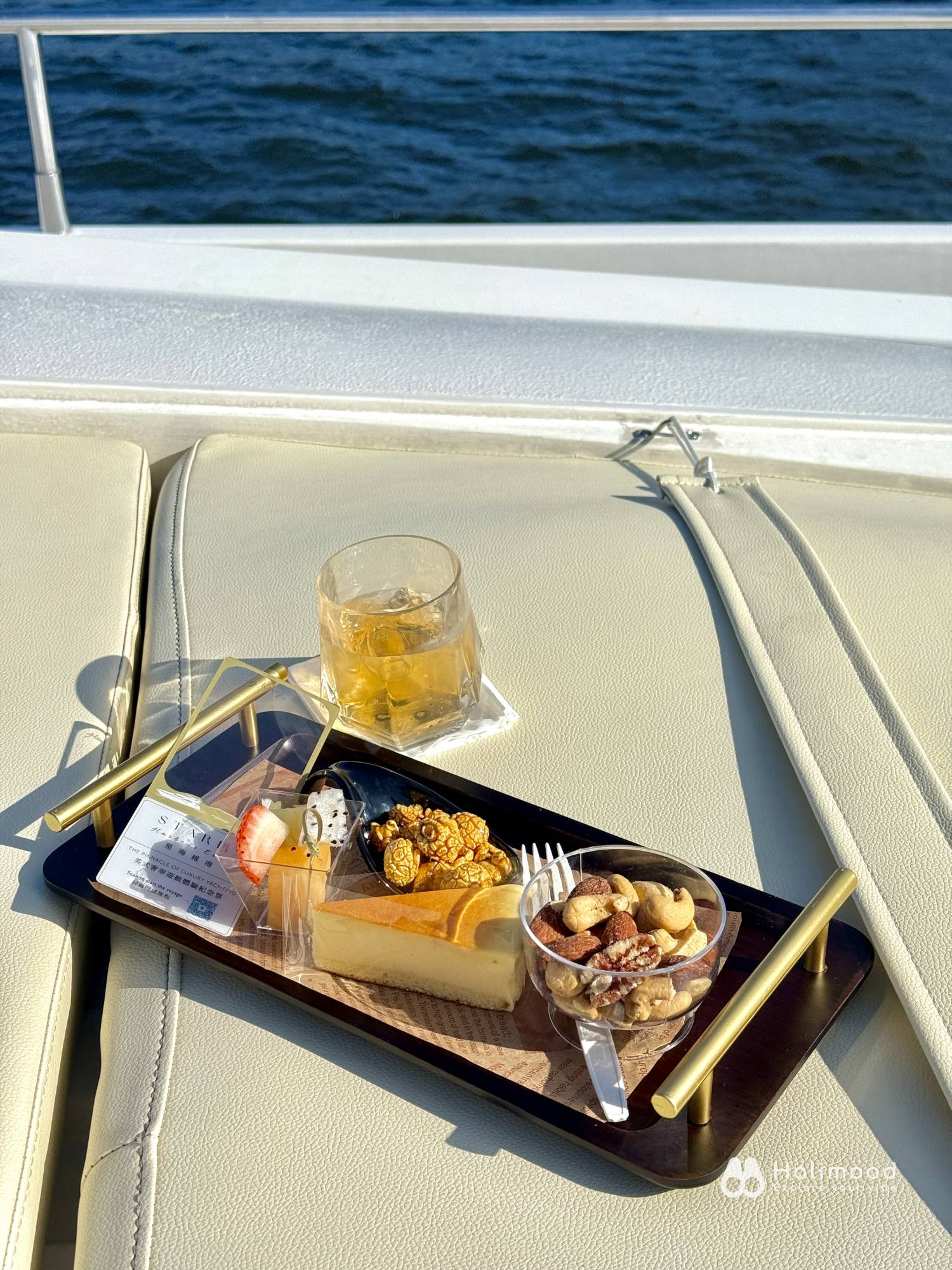 Holimood HK 【星海維港 - 英式奢華遊艇體驗】|附送精緻餐飲及拍攝服務 6