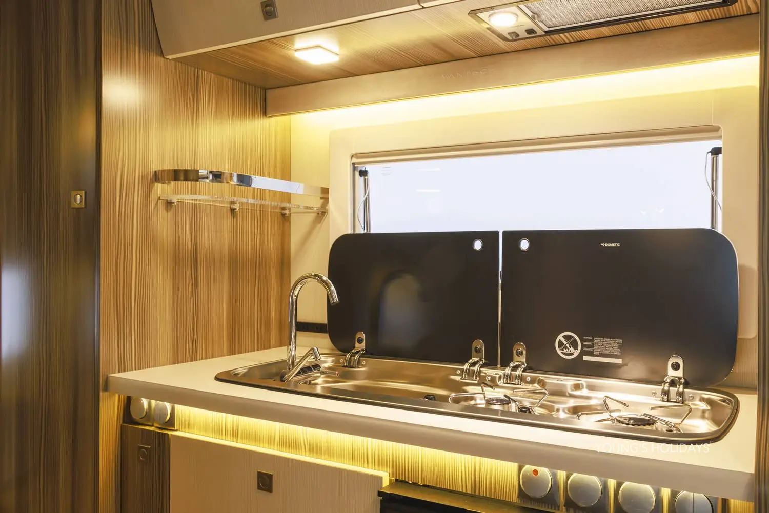 Young's Holidays - Diving Tours, Self-Drive Trips, Japan Campervans 【Tokyo】Japan 5ppl RV Caravan 24 hours Rental Experience 3