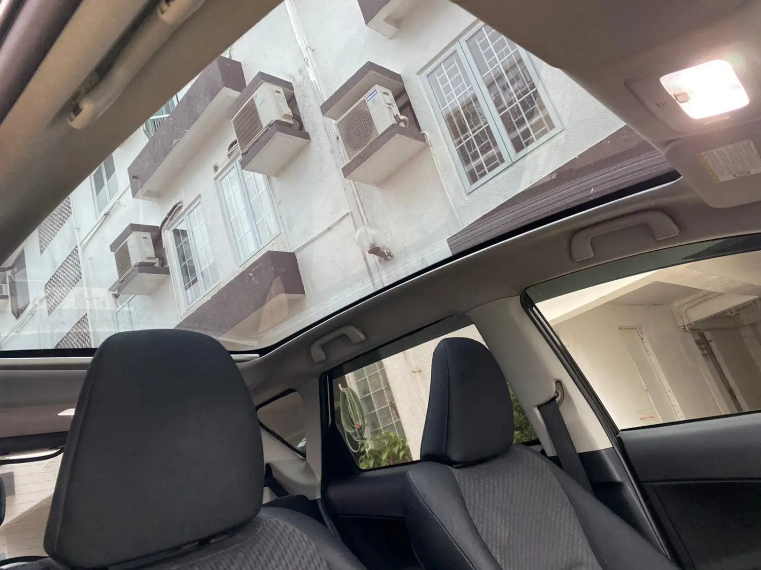 Vang Iek Car Rental Service Toyota Ractis Verso (Day Rental) 6