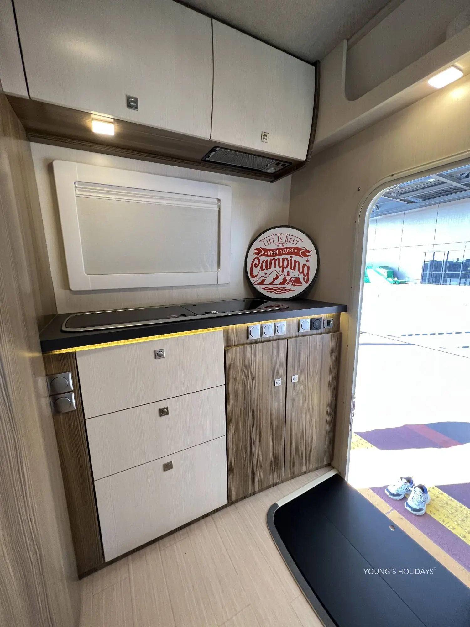 Young's Holidays - Diving Tours, Self-Drive Trips, Japan Campervans 【Tokyo】Japan 5ppl RV Caravan 24 hours Rental Experience 15