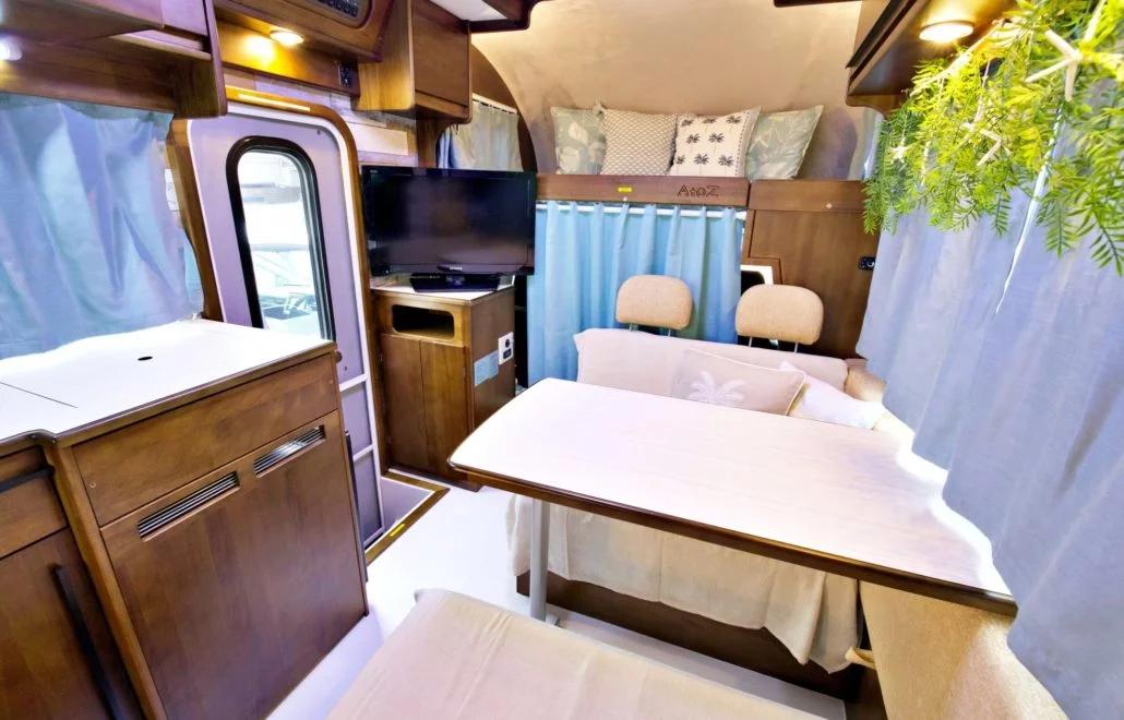 Young's Holidays 【Osaka】Japan 5ppl RV Caravan 24 hours Rental Experience(JOSS) 7