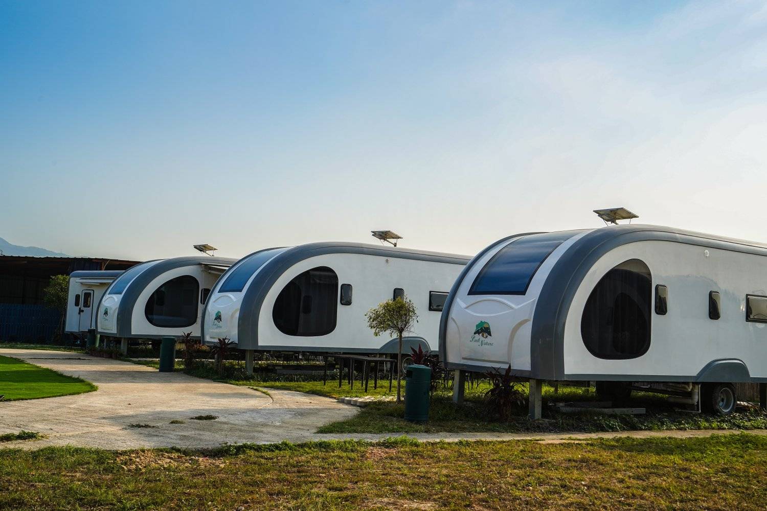 Park Nature 世外公園 - 露營車優惠&活動場地租用 【巨型天窗】觀星露營車(4-6人) (可租燒烤爐/電動麻將) 2