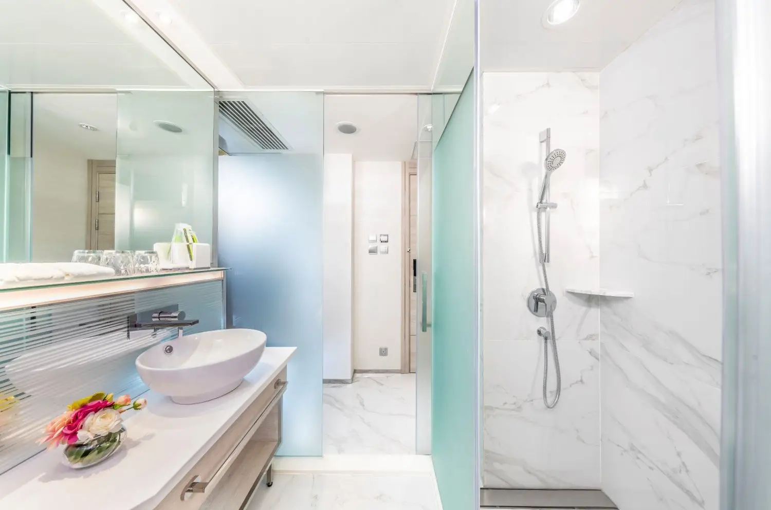 iclub AMTD Sheung Wan Hotel 【Nordic Celebration in Norwegian Style staycation package】iPlus Premier/ iResidence Elite + Jolly Goodies Bag + Late check out|Iclub AMTD Sheung Wan Hotel 4