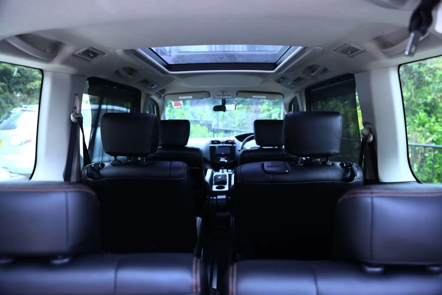 DNA Rental Car 香港租車自駕 【家庭出遊首選】Nissan Serena - 舒適多用途8人車 (月租) 4