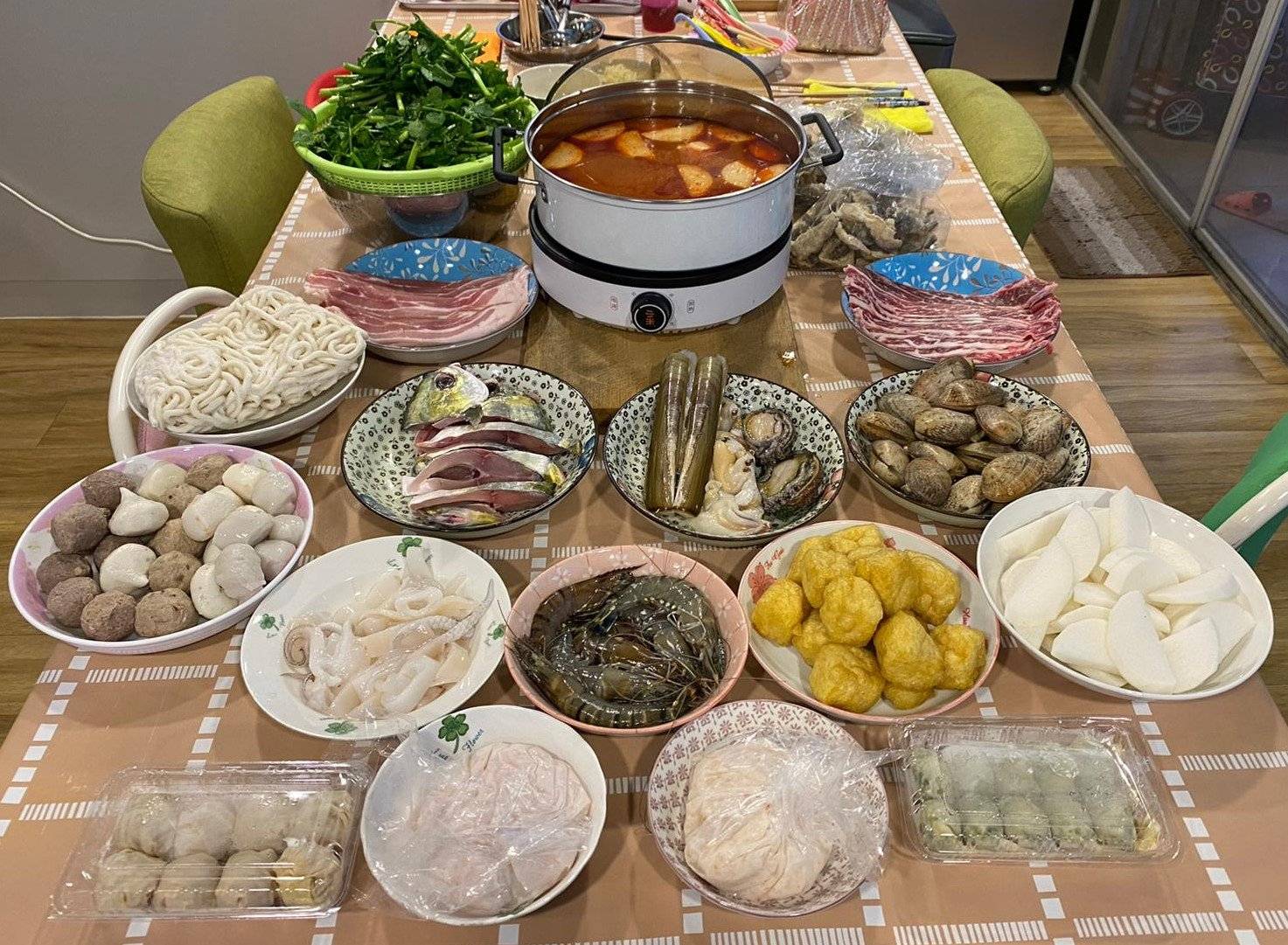 麥師傅海鮮及肉類燒烤到會 【極上海鮮滋選】海鮮火鍋套餐 | 生猛海鮮 | 12頭鮑魚 | 三點蟹 | 游水海蝦 | 瀨尿蝦 | 貴妃蚌 | 厚肉元貝 | 聖子皇 (4-6人) 5