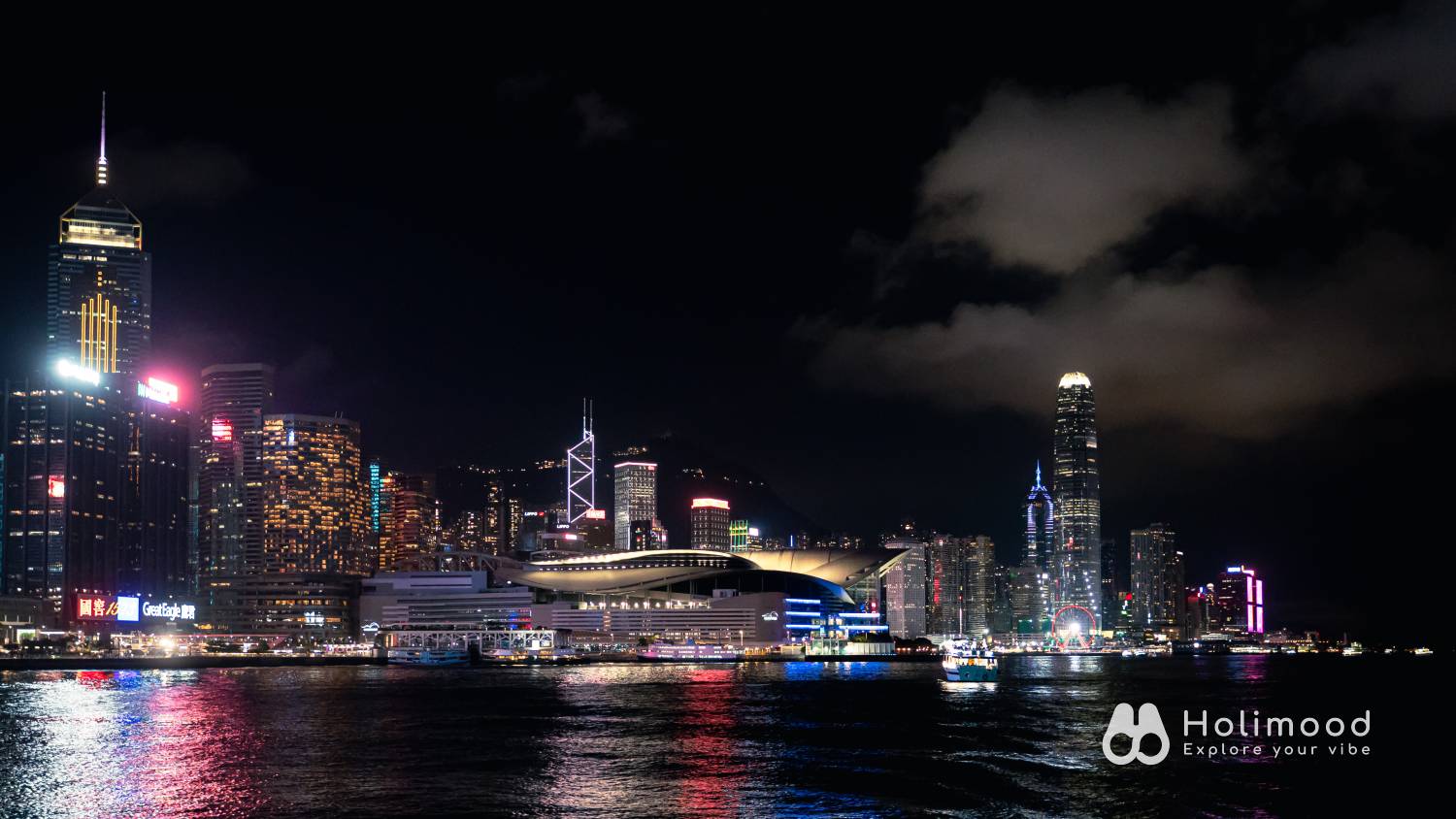 Holimood HK 【星海維港】豪華遊艇海上觀光|附送精緻美點+無限暢飲 (中環上落) 9