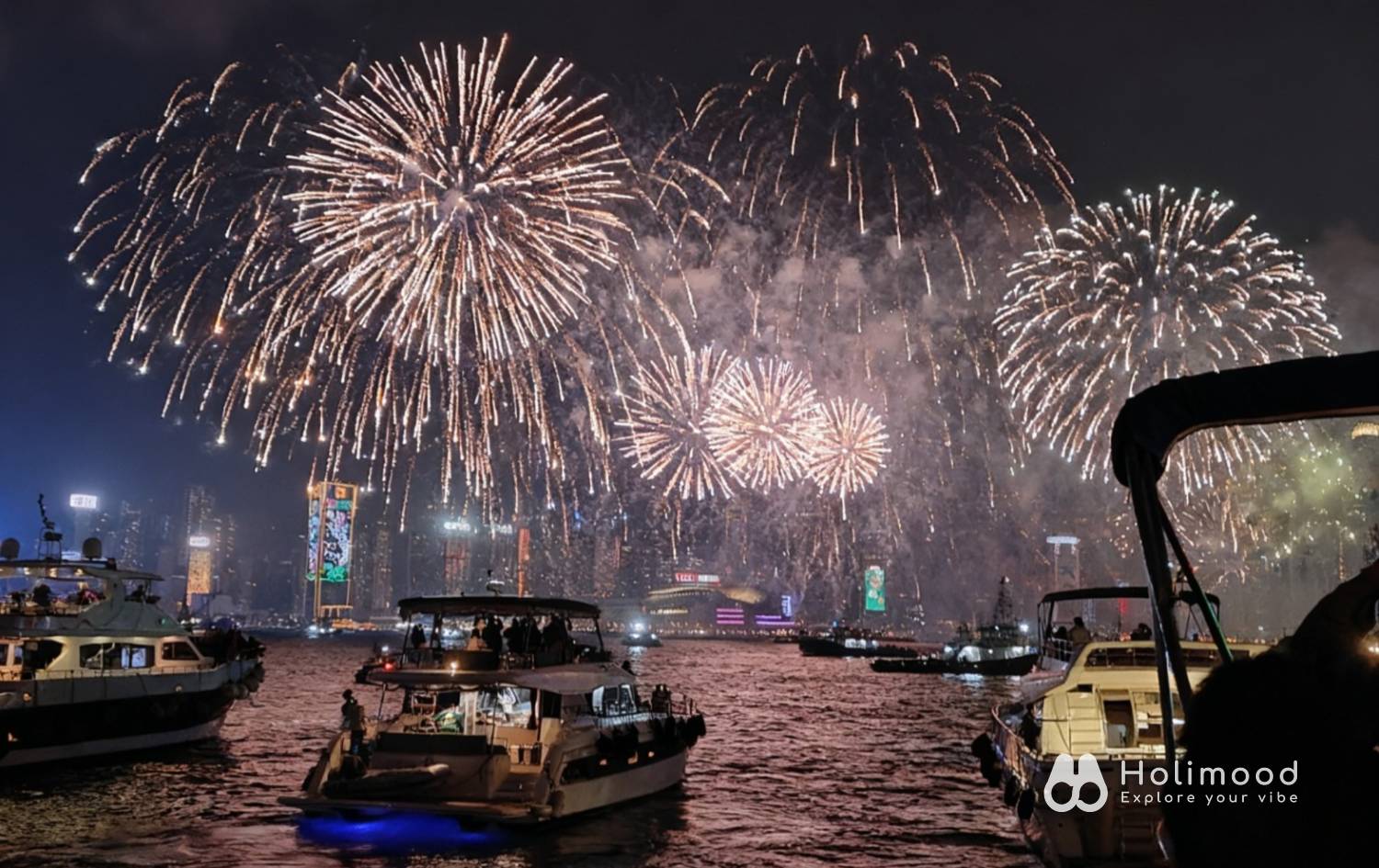 Holimood HK 【跨年倒數】2026維多利亞港煙火夜｜免費海上晚餐&自助暢飲 2
