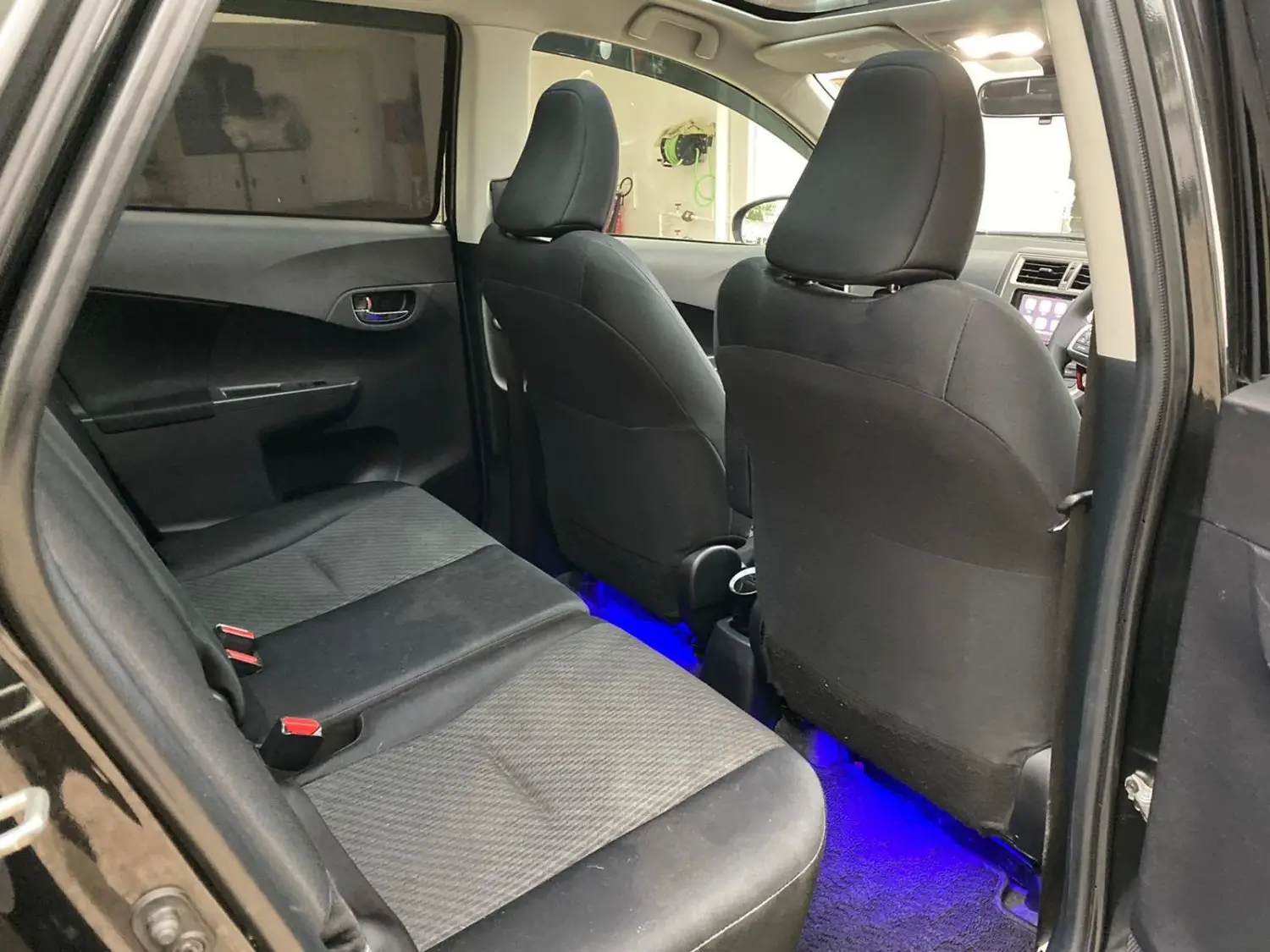 Vang Iek Car Rental Service Toyota Ractis Verso (Day Rental) 5