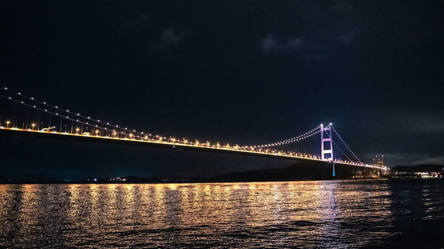 Holimood HK 【星海維港 - 英式奢華遊艇體驗】｜附送精緻餐飲及拍攝服務 19