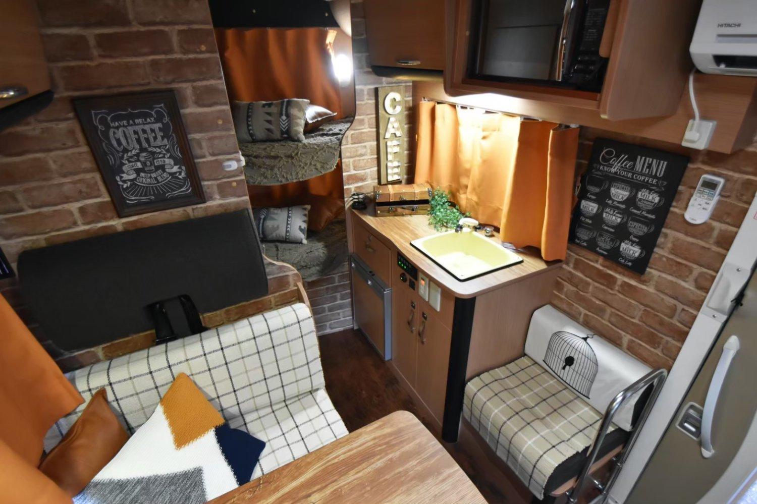 Young's Holidays 【Hokkaido】Japan 6ppl RV Caravan 24 hours Rental Experience(JSMC) 4