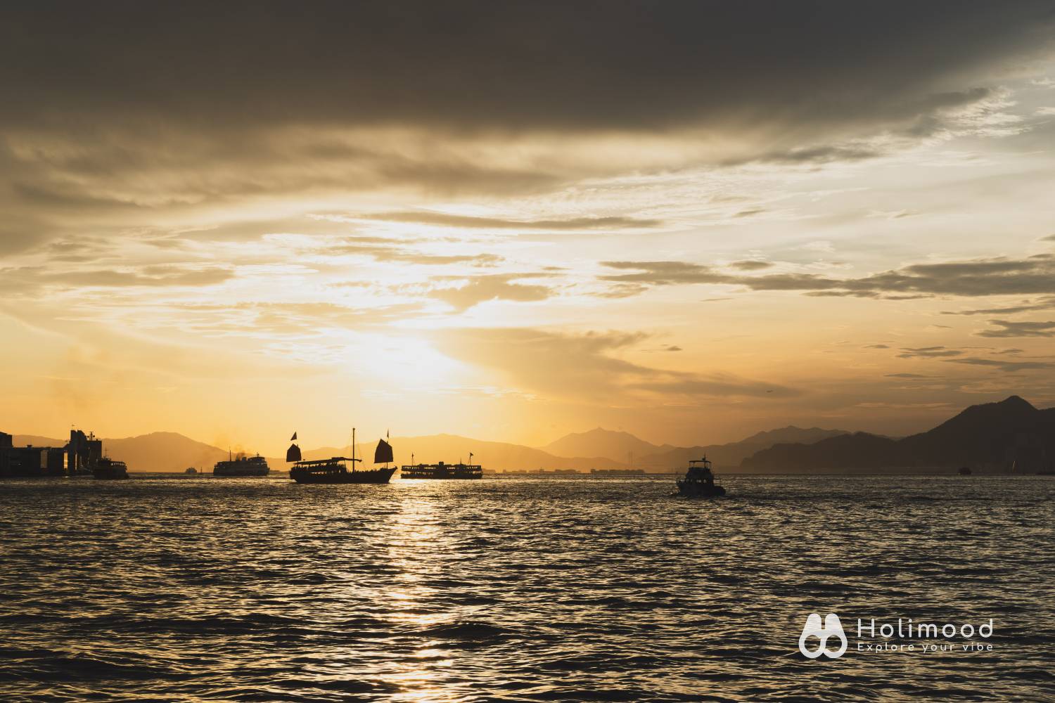 Holimood HK 【Starry Harbour Cruise】The Pinnacle of Luxury Yachting 5