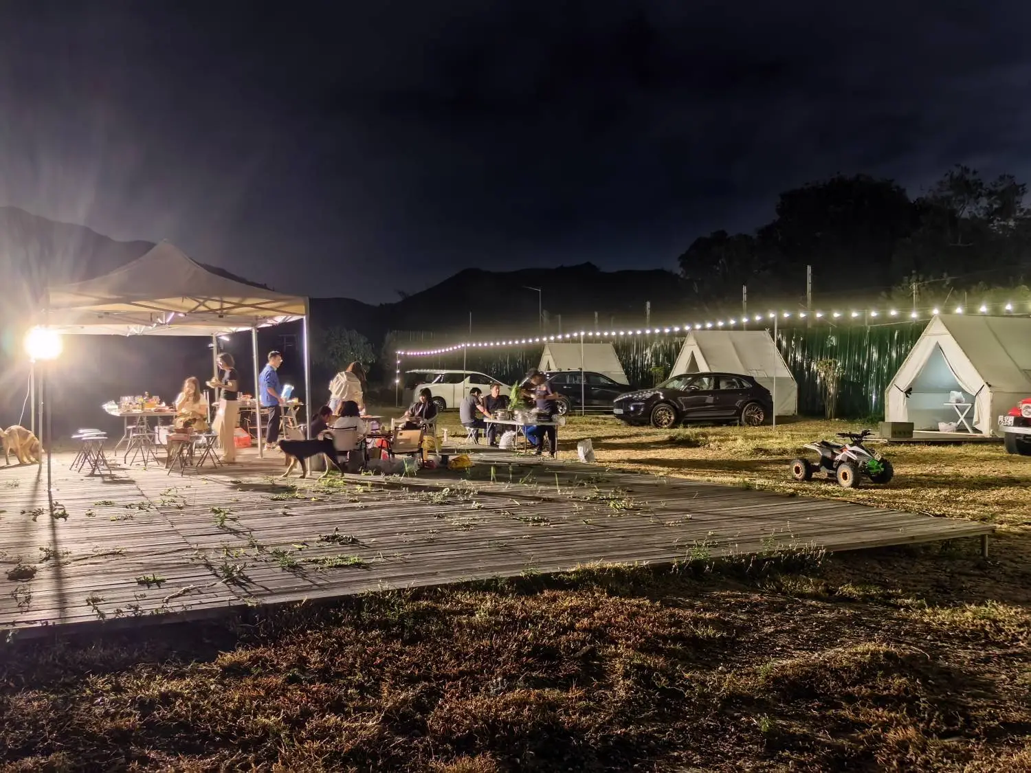 WE CAMP 元朗露營 - 15萬呎營地|豪華露營、汽車露營、塘景露營體驗 【超大草原C-zone】【自扎營】 車邊/露營Feel/豪華版BBQ/火鍋專用區/獨享場地 13