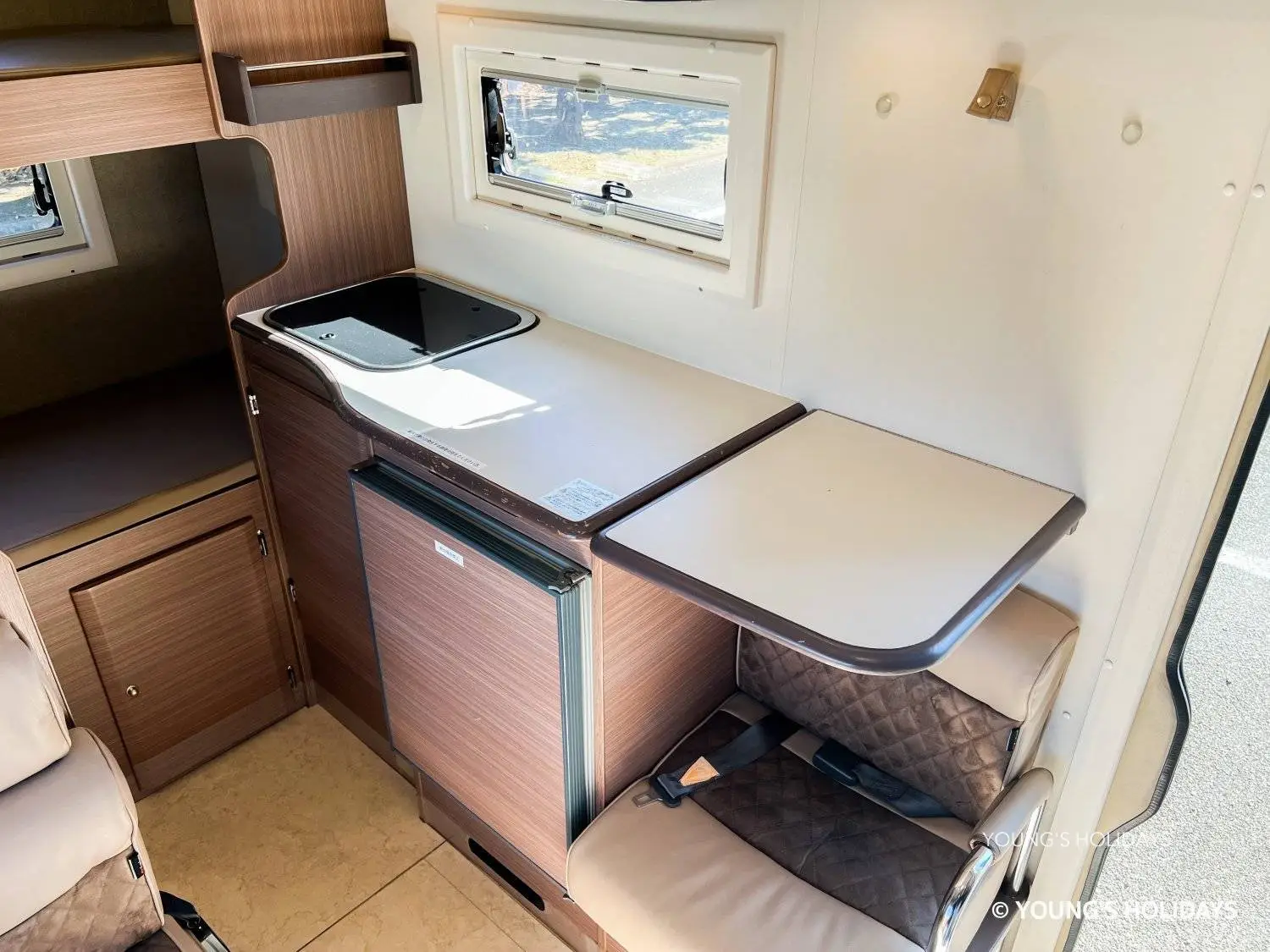 Young's Holidays - Diving Tours, Self-Drive Trips, Japan Campervans 【沖繩】七人日本露營車租用體驗(CRB771) 8