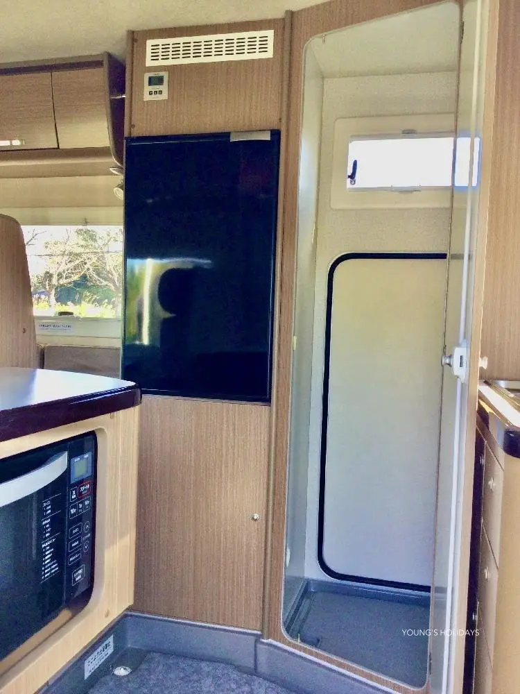Young's Holidays - Diving Tours, Self-Drive Trips, Japan Campervans 【Tokyo Narita】Japan 5ppl RV Caravan 24 Hours Experience(VCL) 4