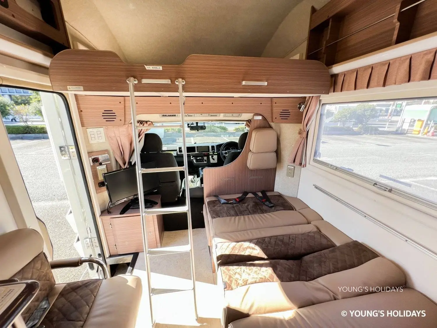 Young's Holidays - Diving Tours, Self-Drive Trips, Japan Campervans 【沖繩】七人日本露營車租用體驗(CRB771) 3