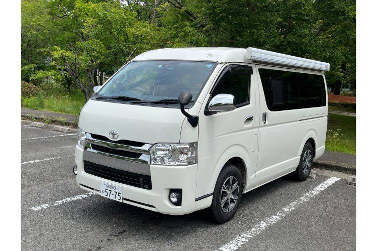 【日本露營及戶外活動旅行社】 LIVE.LAUGH.TRAVEL 【日本中部】【名古屋】【五人露營車】豐田 HIACE Bits COMPASS 1