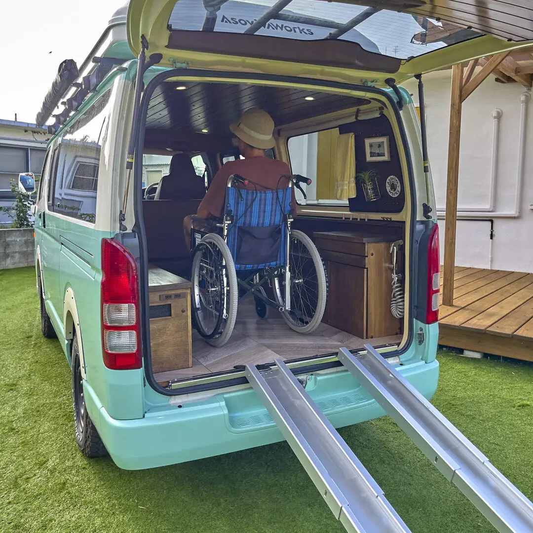 【日本露營及戶外活動旅行社】 LIVE.LAUGH.TRAVEL 【沖繩】【四人露營車】豐田 Hiace TYPE-2 15